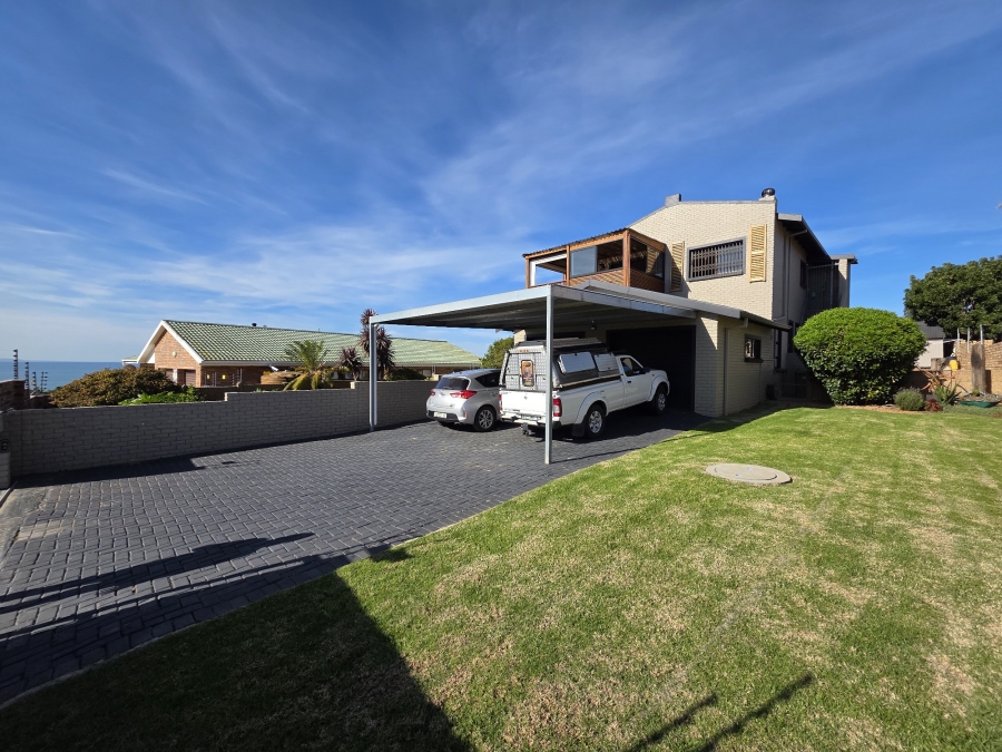 4 Bedroom Property for Sale in Wavecrest Eastern Cape